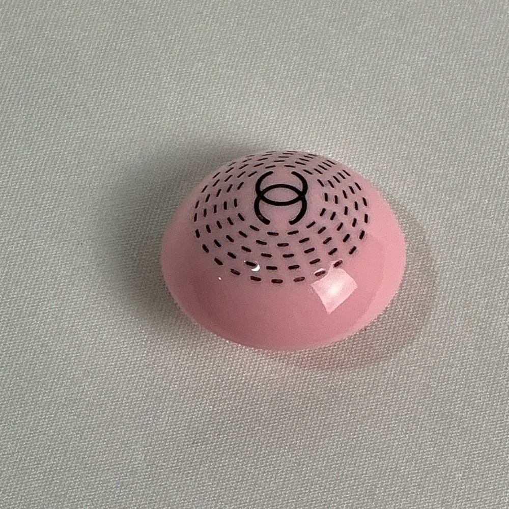 Chanel Pink Button - Picture 3 of 6